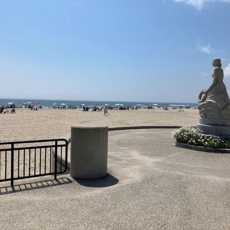 2-Bedroom Apt Near Hampton Beach