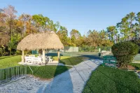 Condo 2 Bedrooms 2 Baths Pool 6 min to Beaches Downtown Restaurants Shopping