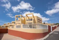 Large, bright and quiet with terrace, 3 bedrooms, 3 bathrooms, wifi.