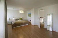 Falkenweg vacation home: Idyllic cottage with large garden Hotels in Scheidegg