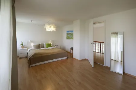 Falkenweg vacation home: Idyllic cottage with large garden