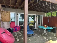 Private waterfront home w kayaks, 2.5 miles to historic mainstreet, Pets welcome