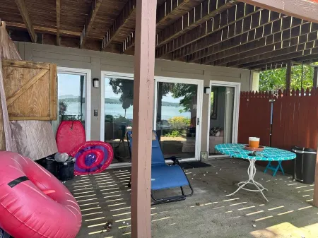 Ask for Discount Terms;Waterfront Home/2.5 Miles to Historic Mainst/Pets Welcome