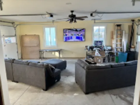 Rusty’s Getaway is a rustic/modern handicap accessible, family friendly space.