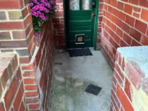 Welcoming and light ground floor studio short walk to dwnt Silver Spring & metro 銀泉酒店