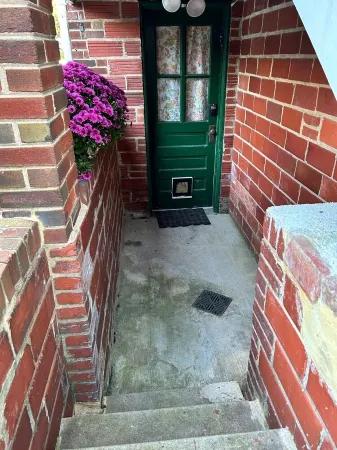 Welcoming and light ground floor studio short walk to dwnt Silver Spring & metro Отели рядом с достопримечательностью «Beanstalk»