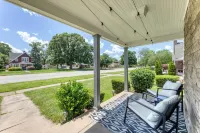 King Bed - Full Kitchen! 1.5 Blocks to Ims and Only 5 Miles to Downtown! Hotels in Speedway