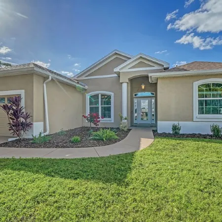 Ami Beaches + Img in 5 Miles•Kid Amenities•Shaded Outdoor Patio•Free Heated Pool