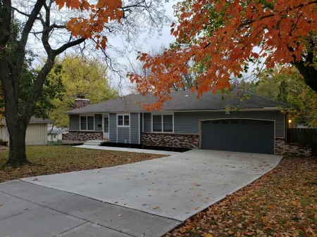 Renovated 3BR/2bath Ranch Near Hospital-Ideal for Families & Medical Stays Отели в г. Шони