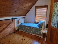 Remote, Modern, Cozy Cabin on 12 acres; Only 2.5 Miles from Traveler's Rest!