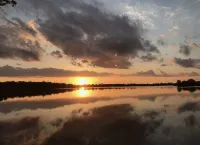 Spacious cottage by lake & walking trails, 1 mile from downtown Shipshe.