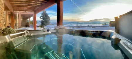 Beautiful 4BR Bear Hollow house with private hot tub and views!