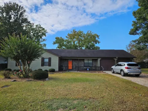 Hidden Gem - 3BD, 2FB w/Jacuzzi + Pool Table