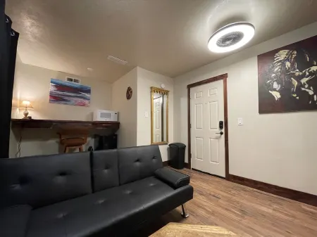 Welcome to The New Kanab Lodge Suite 24