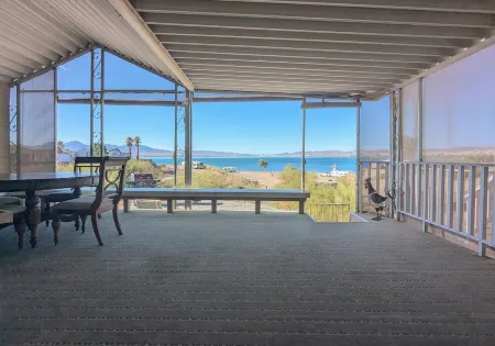 Lakefront Home @ Crazy Horse Campground! Pet friendly