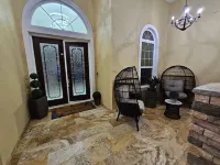 Spacious 5-bedroom house with WiFi, AC, Heated Pool and Jacuzzi in Central Tampa Hotels in Egypt Lake-Leto