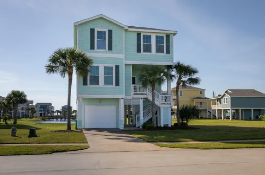 Beautiful Pointe West Beach House w/Great Sunsets, Beach, Bay Views & Pet Ok