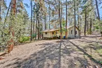 Simply Amazing....Remodeled Cabin with Strawberry's Largest Deck, Dog Friendly