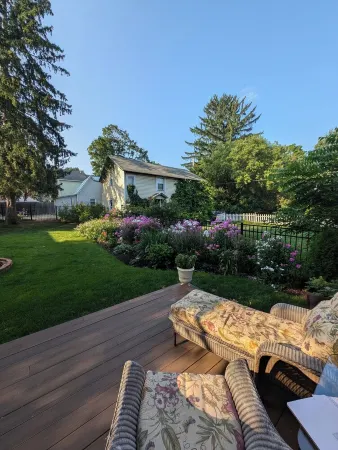 Inlaw apt/guest suite w/full bath for rent during track season