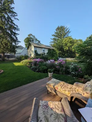 Inlaw apt/guest suite w/full bath for rent during track season