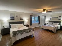 Large Resort Cabin with Breathtaking Mountain Views + Firepit Hotels in Sky Valley