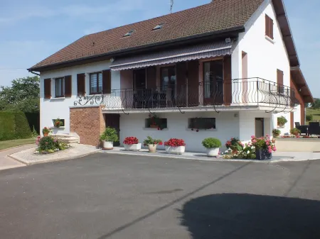 Maison Calme, au Cœur D'une Campagne Verdoyante