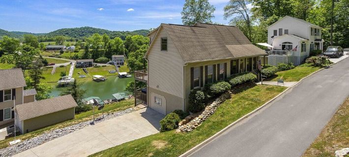 Deer Cove Lodge on Norris Lake w/ Kayaks Hotels in Union County