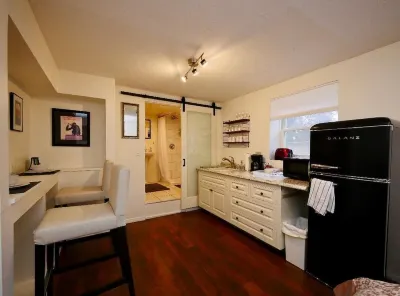 NEW STUDIO HIDDEN GEM ~ BEST LOCATION HILLCREST ~ CLOSE TO ALL ATTRACTIONS OF SD Hotels in Balboa Park