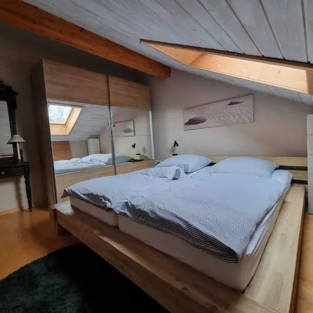 Gemütliche Dachgeschosswohnung bei Tutzing am Starnberger See