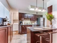 Escape to Olivia's Hideaway in Allen! Close drive to shop and Eat