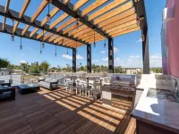 Beautiful Modern 2-Bed in DT Vista! Hotels in Vista