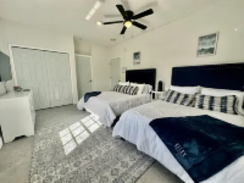 Modern Beach Cottage - Just Steps to the Ocean and down Town Cocoa Beach