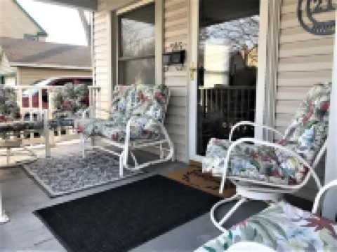 Jefferson House near the Square, Cozy & Clean, Close to Everything!