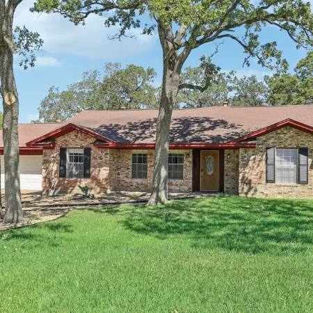 7Min to Texas A&M Cozy 7 Beds, w/ Billiards & Firepit Oasis