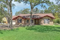 7Min to Texas A&M Cozy 7 Beds, w/ Billiards & Firepit Oasis