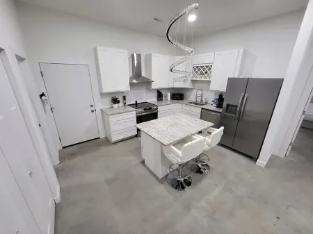 Modern Newly built 2-bedroom house minutes from downtown ParkHills