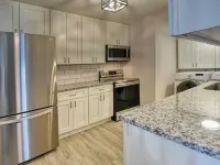 Historic 2-bedroom house with WiFi and AC in downtown Lenoir City