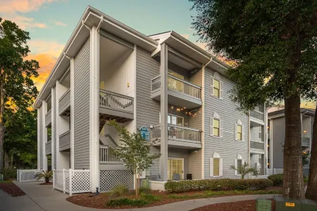 2 Bedroom, 2 Bath Condo in Sea Trail at Sunset Beach Отели рядом с достопримечательностью «Парк Сансет Бич»