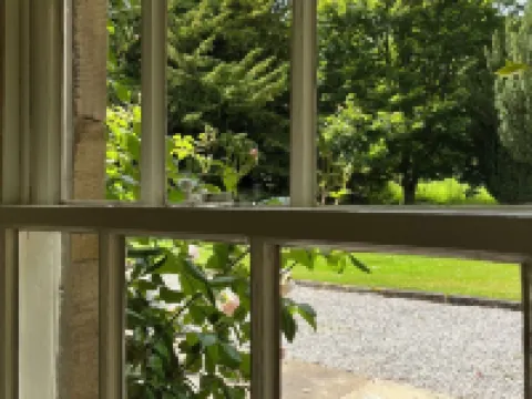 Fantastic Traditional yet Up-to-date Spacious Cottage Very Close to Edinburgh Hotels in Pathhead