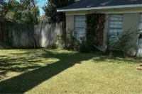 BestStays@LoneStar. Fenced, near the Hospital district, and TJC TVs in all Rooms Hôtels à proximité de : Garden Center at The Home Depot