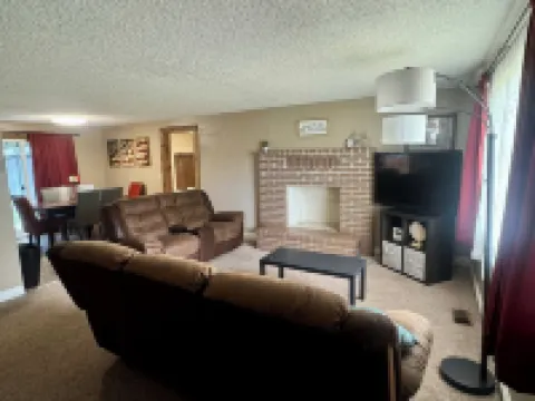 Cozy 3 bedroom by airbase! Hotels in Altamont