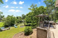 Large Waterfront Cabin W/ Browns Lake Access- EV Charger + Peloton + Prvt Pier