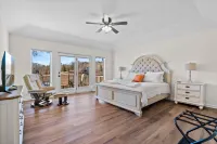 Lakefront Oasis! Golf Nearby - Private Dock - Dogs Hotels in 