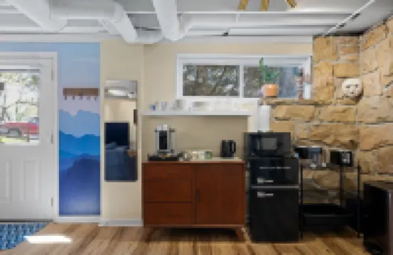 Chattanooga Suite | 5 Min Downtown | Tempurpedic | Standing Desk | 205 Mbps WiFi
