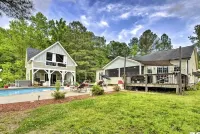 Private Pool with Pond Views - Pet Friendly - Near Downtown - 무료 와이파이