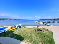 Cozy 1 bd/1.5 Bath Condo in tranquil Crooked Lake with Kayaks & Dock