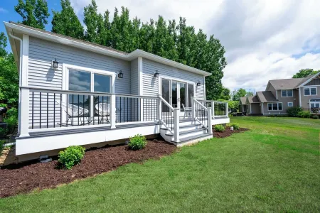 Charming  2-bedroom house with AC, WiFi with mountain and lake views!