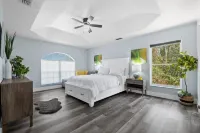 5 bedrm Paradise w/ your own POOL + LAZY RIVER