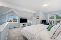 Downtown Delight with Lake Views & Close to Ski Hills!