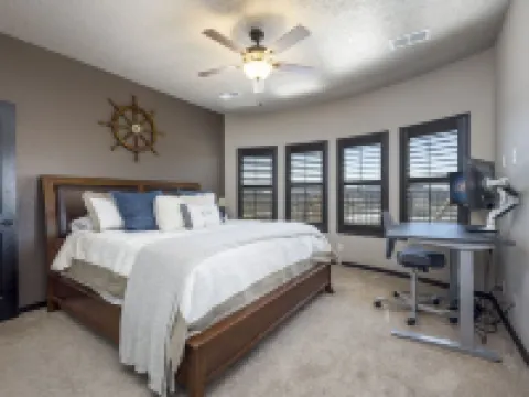 TURTLEBACK OASIS! Mins to Lake, Hot Springs & Golf 象山村酒店